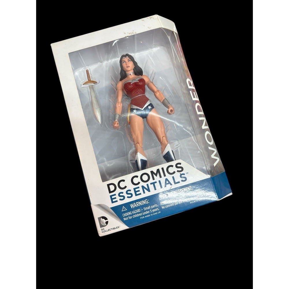 DC Comics Essentials **Wonder Woman** Figure